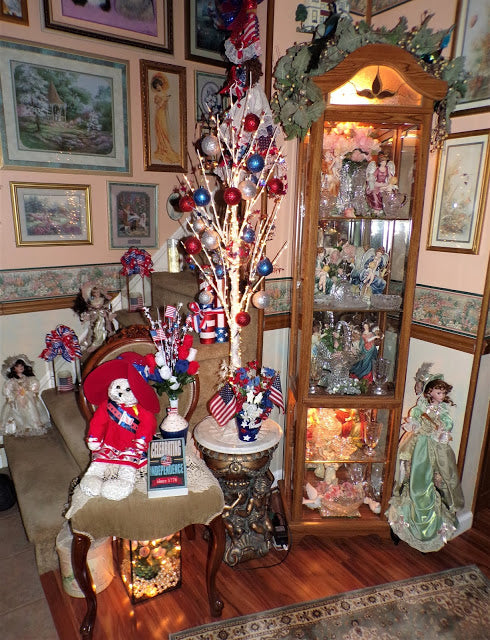 Summer Patriotic Decorations in the Lliving Room, 2020